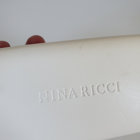 Nina Ricci sunglasses case - Picture 3 of 6